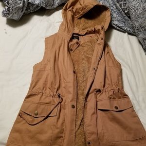 Taupe vest